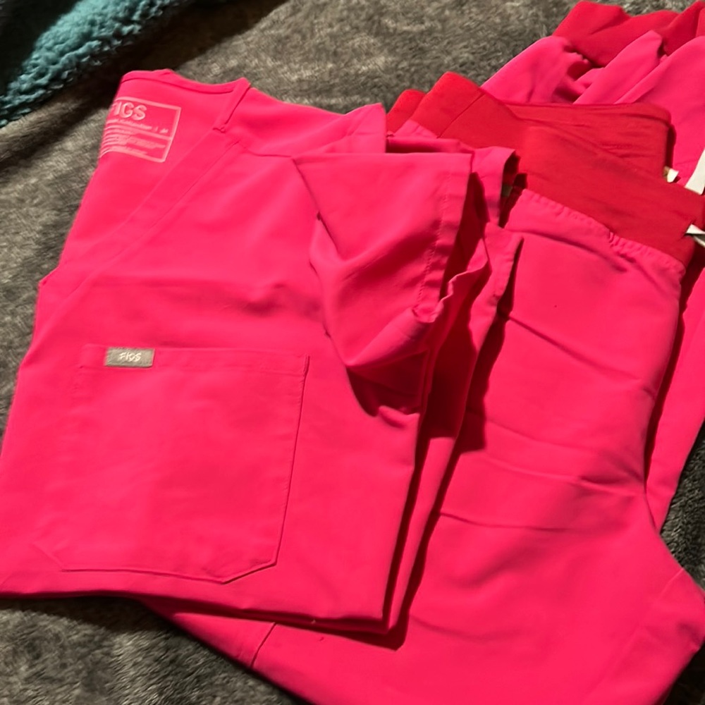 Figs pink scrubs size M zamora jogger and one pocket top
